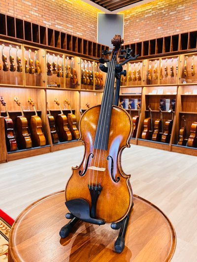 Violin Temple Treasure Hall Collection: 1742