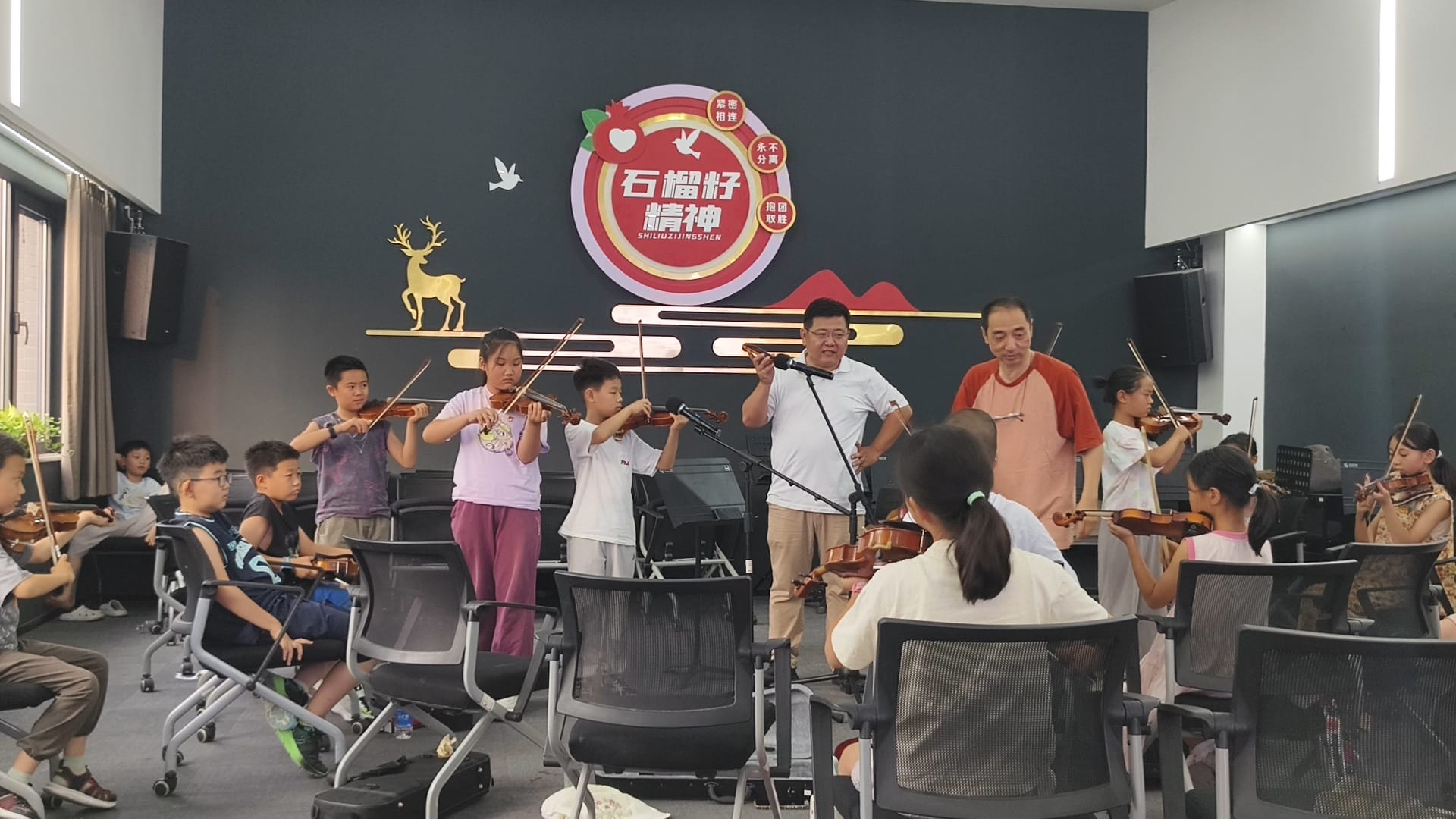 向同伴学,比向老师学更快 北苑B级乐团第二堂课的集体课实验