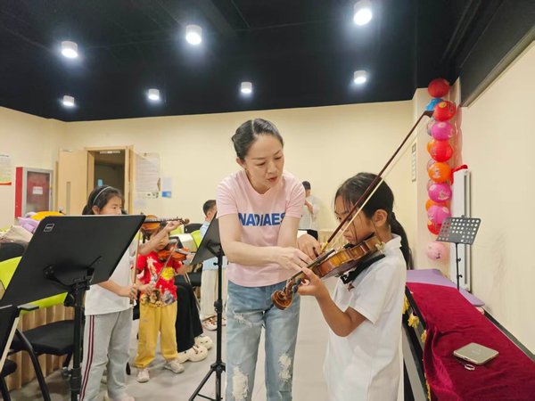 宋槟槟老师 300余场专业演出后，她坐到了孩子身边